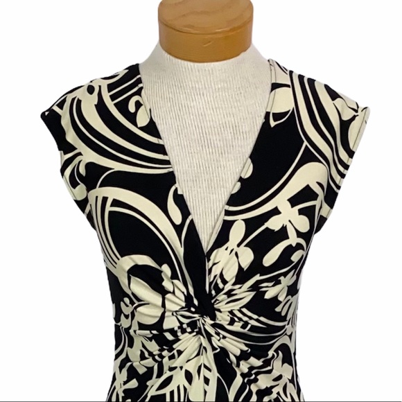 Maggie London V-neck Sleeveless Dress 8 - Picture 2 of 7